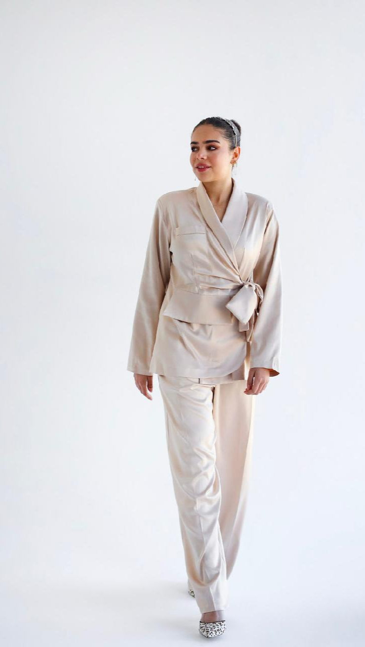 The Bow Suit Champagne